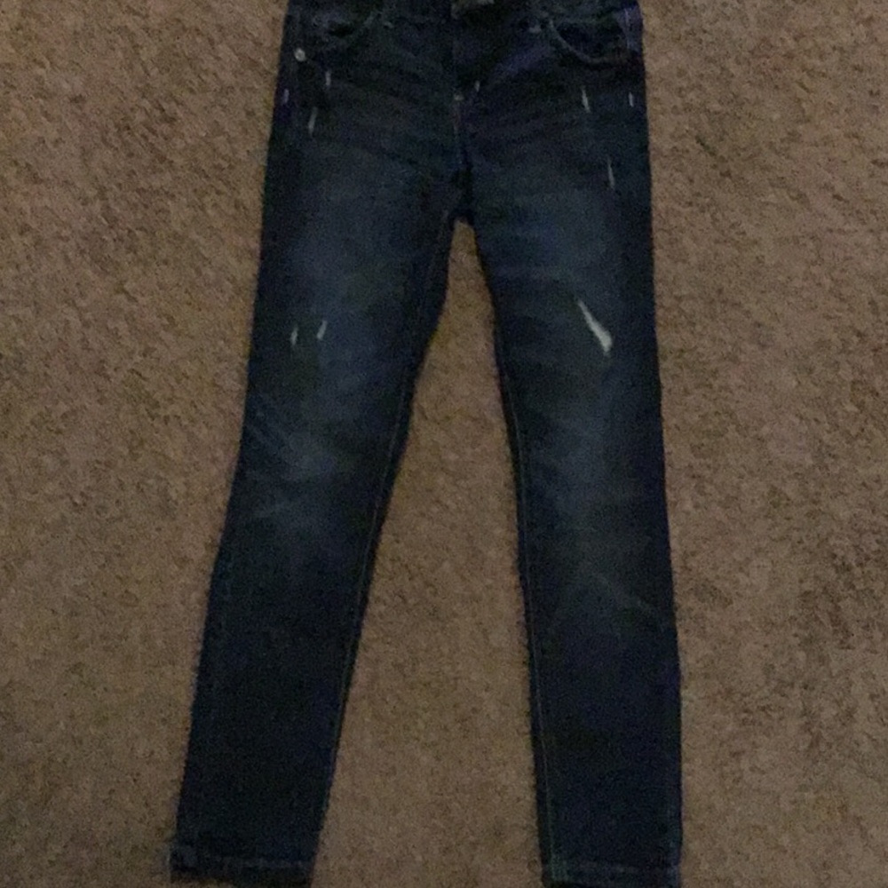 Like new! Distressed mid rise super skinny jeans